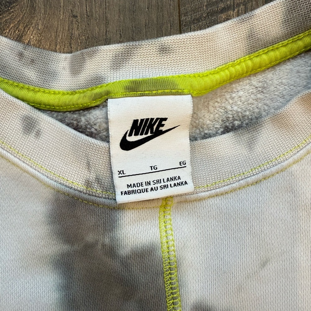 Nike Women's Sportswear Fleece Tie-Dye Cropped Crewneck in Gray and White - Picture 5 of 5